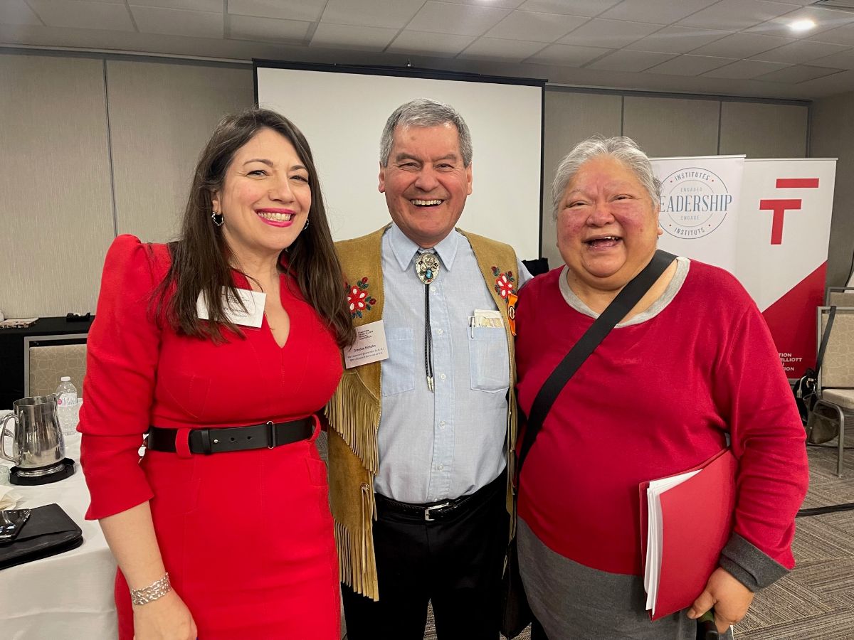 Pascale Fournier, l'honorable Graydon Nicholas et Lorna Williams