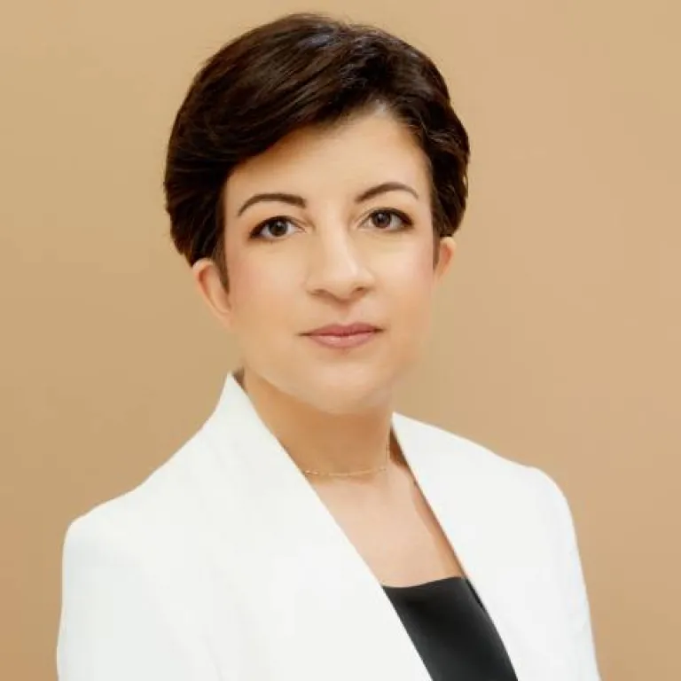 Profile picture for user Roojin.Habibi